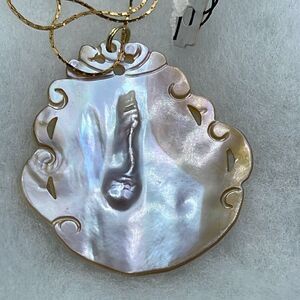 Vintage carved blister pearl dead stock chain .